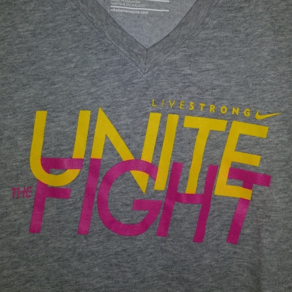 V-neck tshirt - Picture 2 of 3